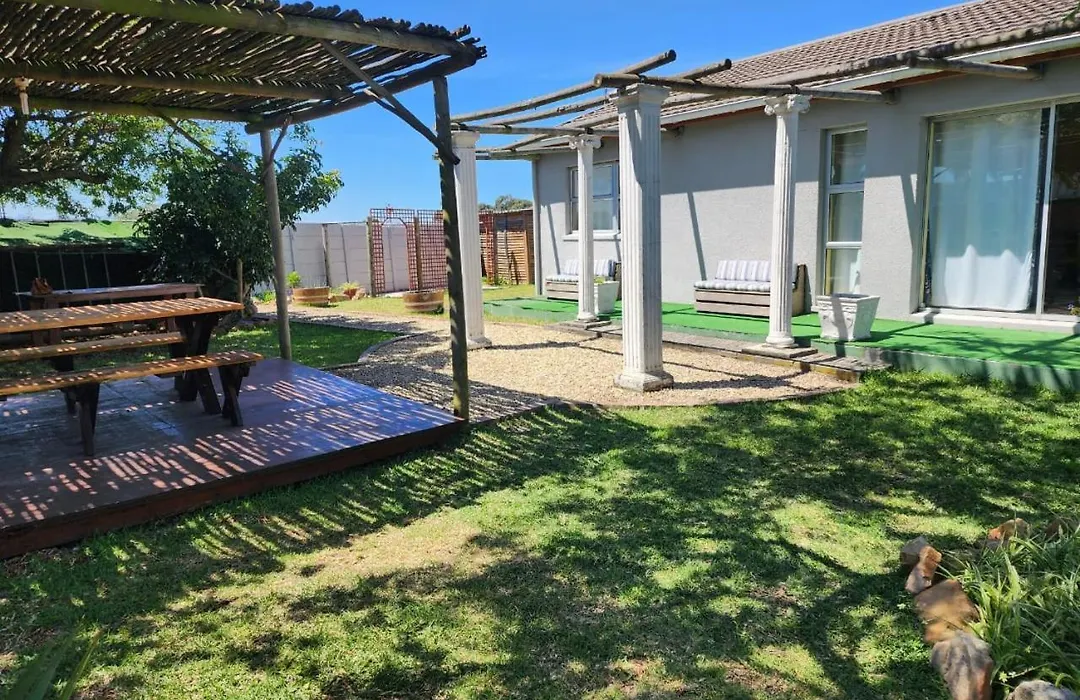 Pelican Accommodation Ottery-1